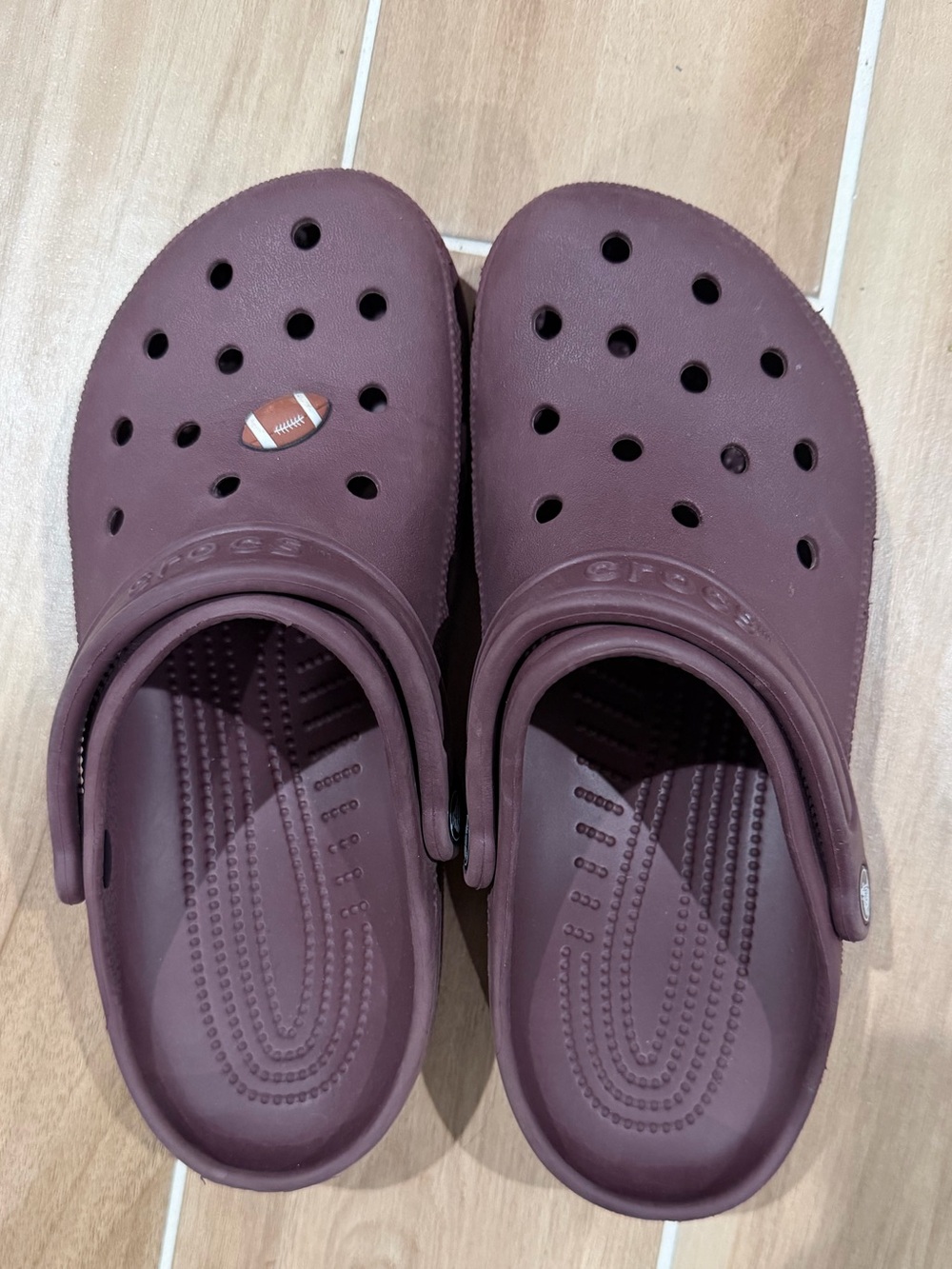 EUC Crocs. Size M:7/W:10 Maroon